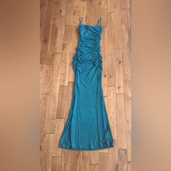 Windsor Dresses & Skirts - Windsor Blue Sparkly Gown - Size Medium